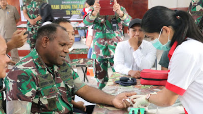 Dengan Semangat Hari Juang TNI AD, Kodim 1702/JWY Menggelar Acara Donor Darah Bersama PMI Kab. Jayawijaya