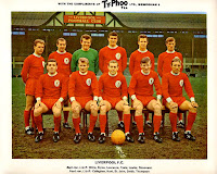 LIVERPOOL F. C. - Liverpool, Inglaterra - Temporada 1964-65 -Milne, Byrne, Lawrence, Yeats, Lawler y Stevenson; Callagham, Hunt, St. John, Smith y Thompson - 7º clasificado en la First Division en esta temporada