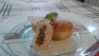 Receita de Bolinho de aipim recheado com carne e linguicinha