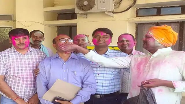 officers-and-employees-celebrated-holi-congratulated-each-other