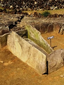 Ada Kubur  Batu  dan Batu  Temu Gelang di Situs Megalitikum 