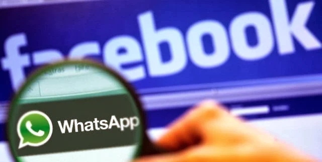 تحذيرات مخيفة حول تحميل تطبيق Whatsapp بعد اقتناءه من الفيسبوك