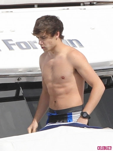 One Direction Shirtless at Sydney