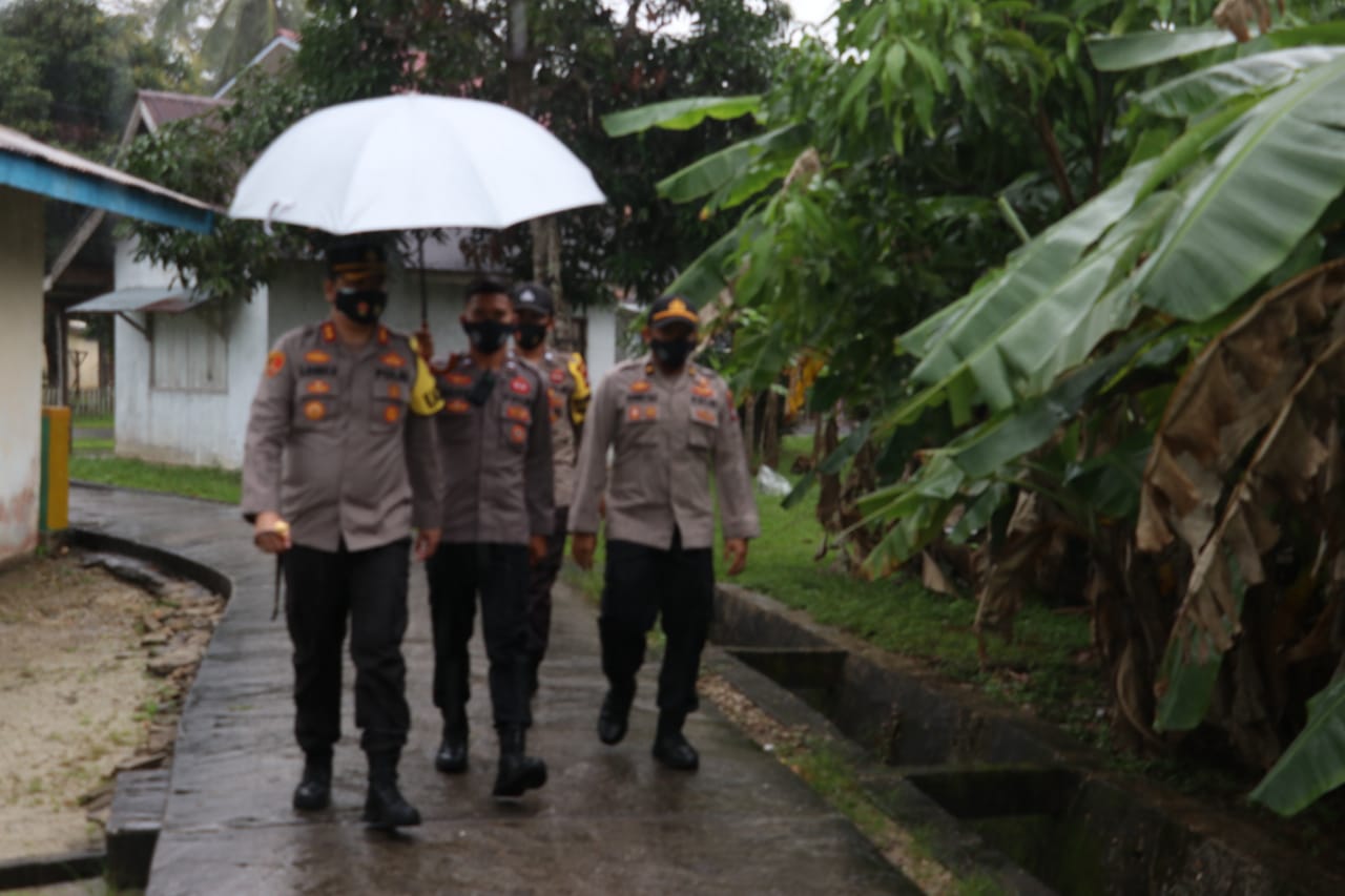 Pantau Pemukiman Warga Terdampak Akibat Cuaca Ekstrem, Kapolres Lingga Perintahkan Anggotanya  Bantu Evakuasi Warga