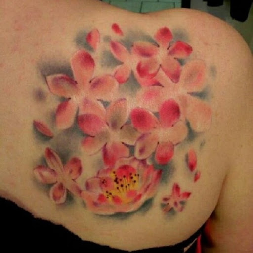 40 tatuagens de flor de cerejeira para deixar vocês encantadas!