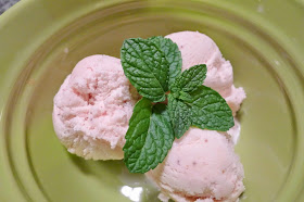 Homemade strawberry ice cream, recipes with strawberries