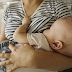 Bebê morre ao se engasgar com leite materno