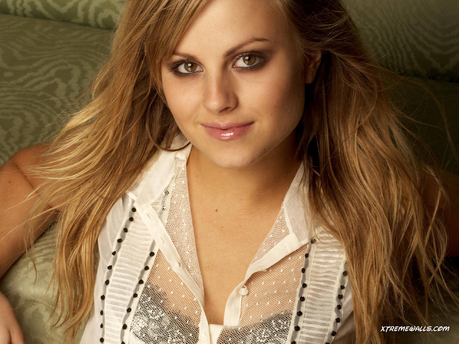 tina o brien wallpaper with black ribbon on beautiful shirt