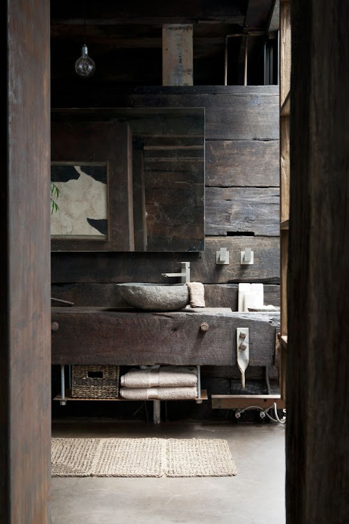 Rustic Bathroom Design Idea