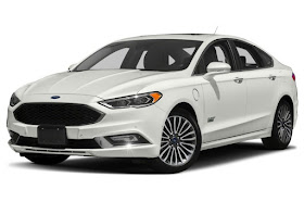 Front 3/4 view of the 2018 Ford Fusion Platinum Energi