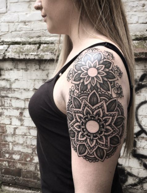 30 incríveis mangas de tatuagens femininas para deixar vocês inspiradas!