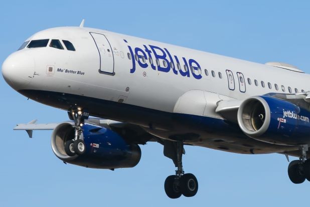 Aerolínea Jet Blue continúa creando problemas a los pasajeros en el Aeropuerto Internacional Las Américas 