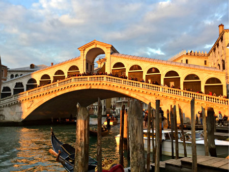 Rialto Bridge just before sunset - Photo Cat Bauer