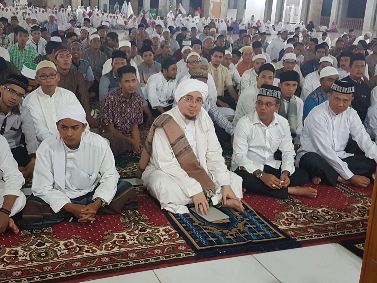 Danrem Lilawangsa dan Ribuan Jamaah Zikir Bersama Habib 