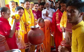 मां बंगलामुखी के शरण में पहुंचें सीएम योगी , पितांबरा धाम और वानखेड़े मंदिर में की पूजा अर्चना 