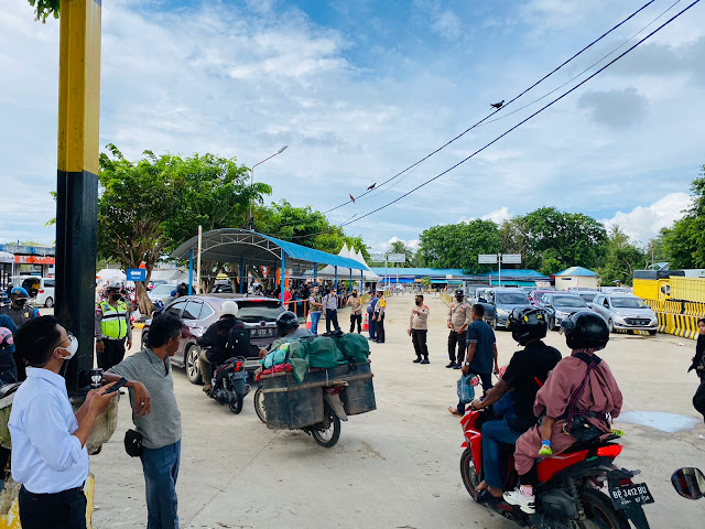 Kapolres Bintan Turun Meninjau Arus Balik di Pelabuhan ASDP Tanjung Uban Bintan