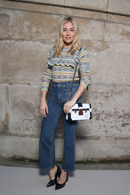 outfit sienna miller parigi fashion week maglione con rouches copy her look tendenze primavera 2018 color block by felym fashion blog italiani fashion blogger italiane fashion bloggers italy