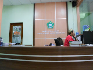 Background Dinding Kantor Pemerintahan + Furniture Semarang