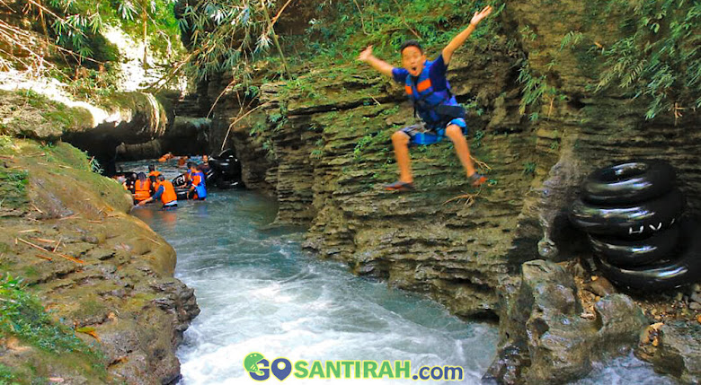 river tubing dan loncat dari tebing