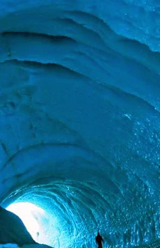  The Kverkfjoll ice cave , Iceland