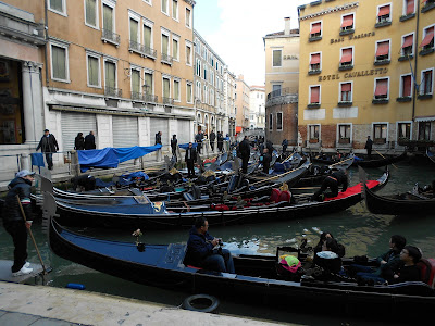 Tumulto de Gondolas Venecia