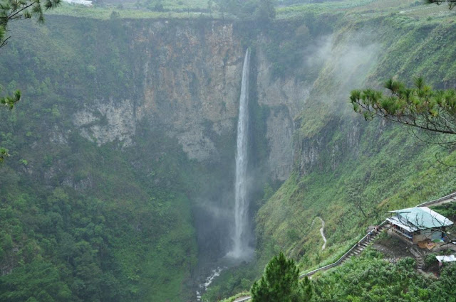 AIR TERJUN SIPISO PISO