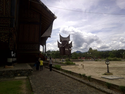 Dari sisi Istana Pagarunyung