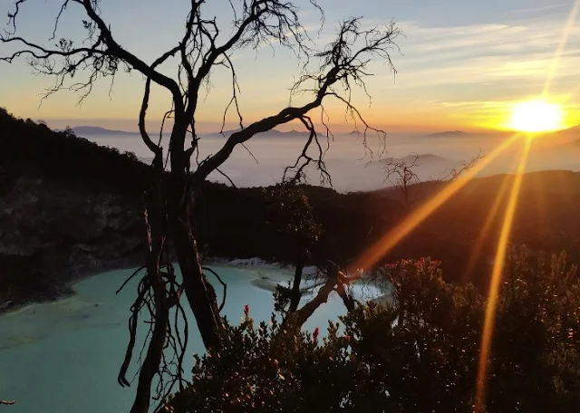 Menjelajahi Pesona Mistis dan Menakjubkan: View Sunan Ibu dan Sunan Rama Kawah Putih