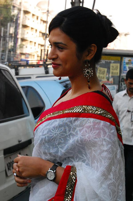 shraddha das new saree photo gallery