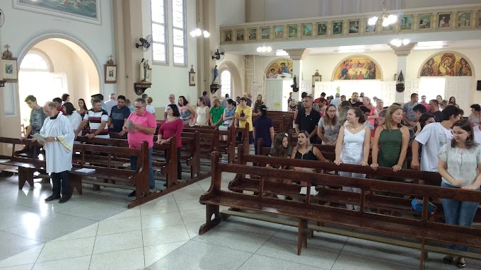 NO SANTUÁRIO DE ALBERTINA FIÉIS CELEBRAM O NATAL DO SENHOR