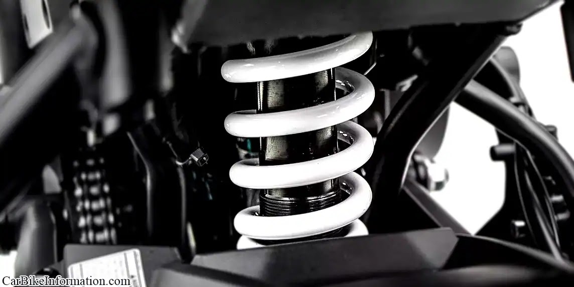 Keeway K300 R Suspension