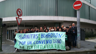 Huelguistas en la residencia de Sanitas