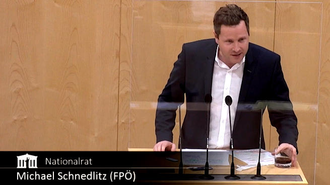 Testes para Covid são inúteis: legislador austríaco testa coca-cola no parlamento e dar positivo afirma ele