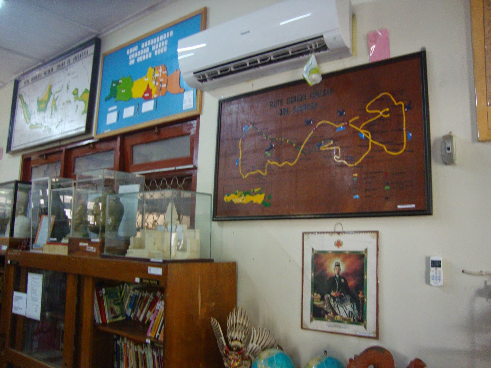 dan berikut foto foto inventaris fasilitas dan suasana Lab dan Perpustakaan Jurusan Sejarah Fakultas Ilmu Sosial Universitas Negeri Yogyakarta