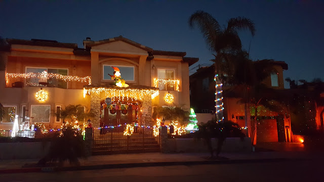 christmas-lights-outside-house
