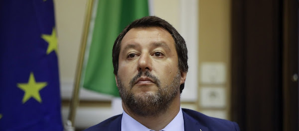 O Salvini ενοχλεί τους οπαδούς της Παγκοσμιοποίησης ακόμα κι όταν βγάζει selfie – Δείτε γιατί τον κατηγορούν