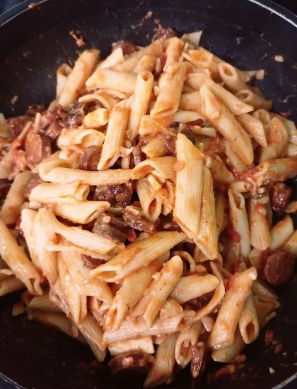 easy and delicious chorizo and tomato pasta