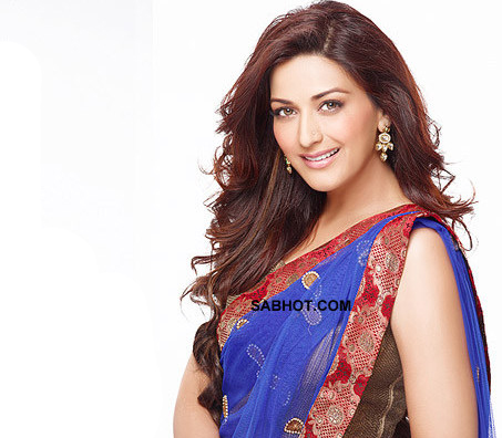 Sonali ina blue saree and sleeveless top - (3) - Sonali bendre saree pics