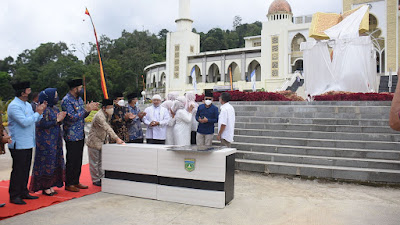 Monumen Al Qur’an di Komplek Islamic Center Diresmikan