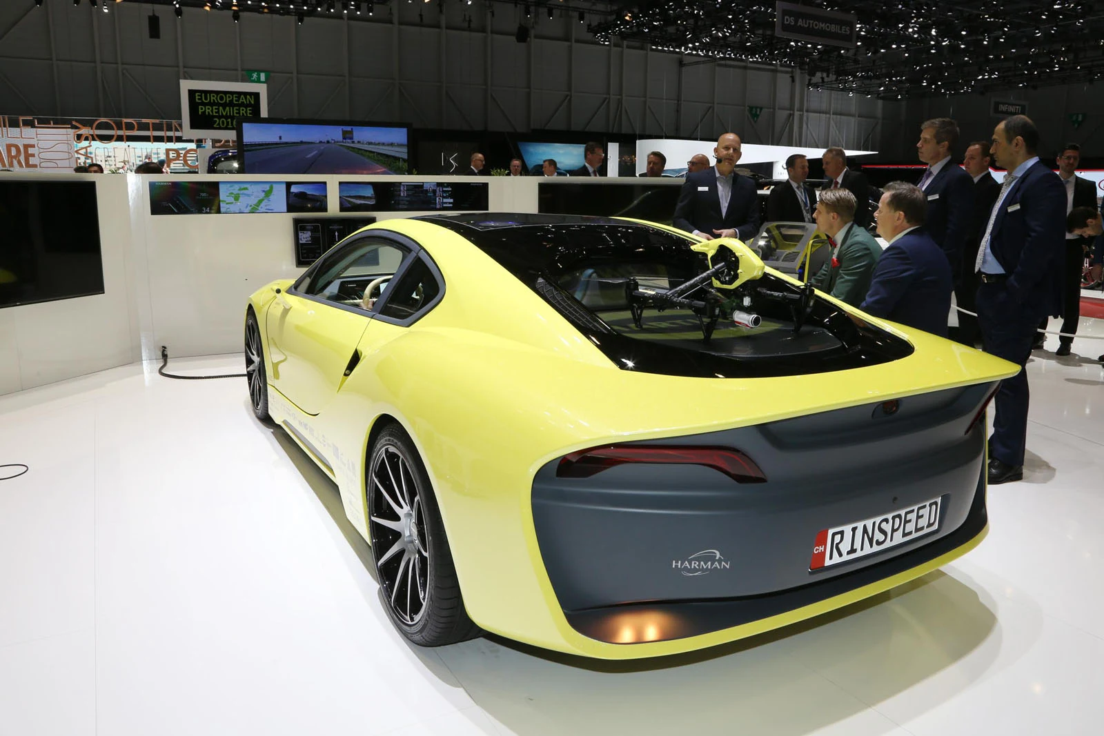 Mãn nhãn với dàn siêu xe hội tụ tại Geneva Motor Show 2016