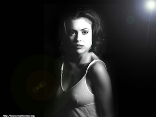 Alyssa Milano Black Wallpaper