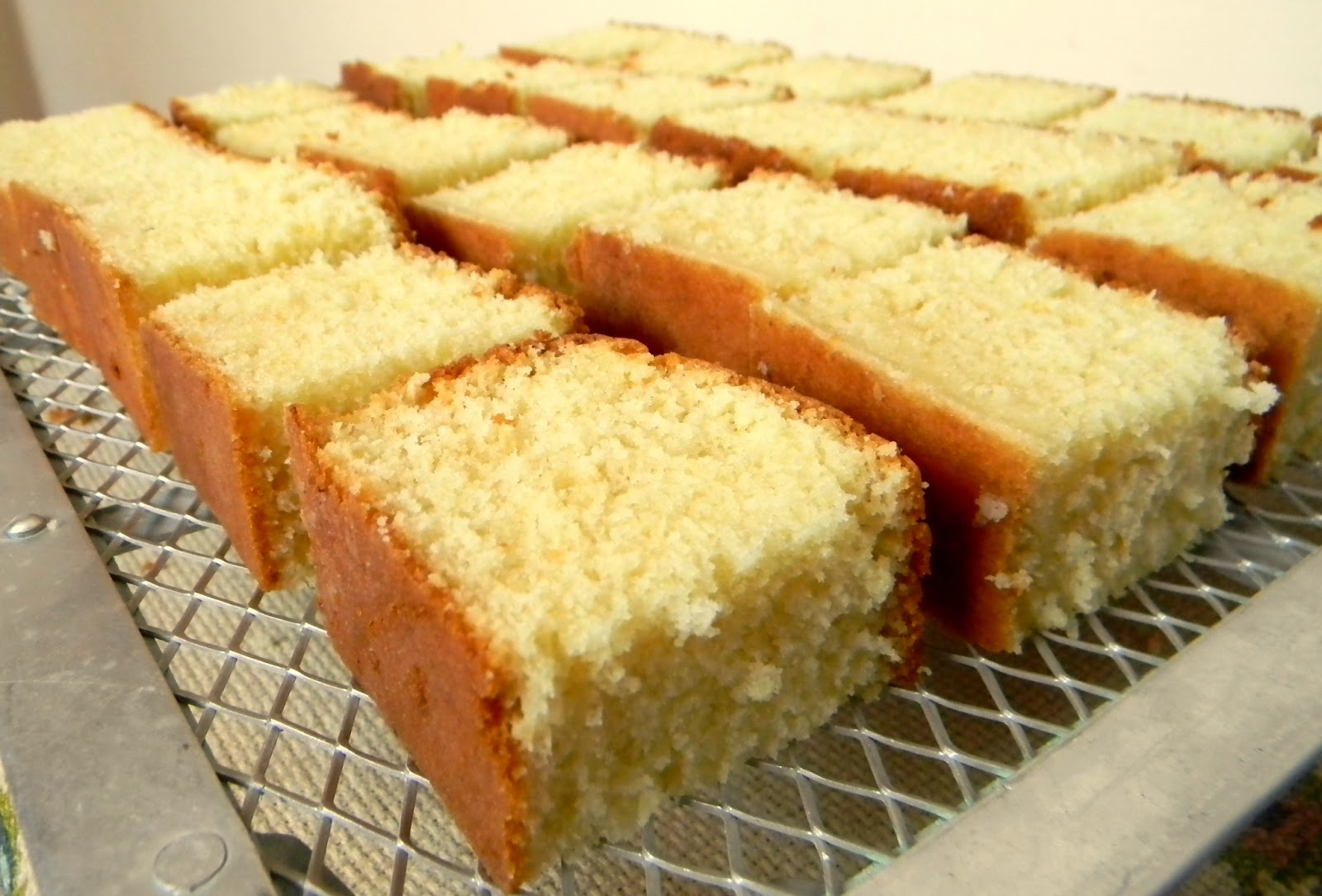 Vanilla Sponge Cake Recipe Quick Dessert Recipes By Tarla Dalal ...