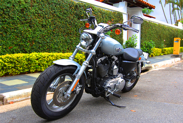 Nada fica no caminho da H-D 1200 Custom