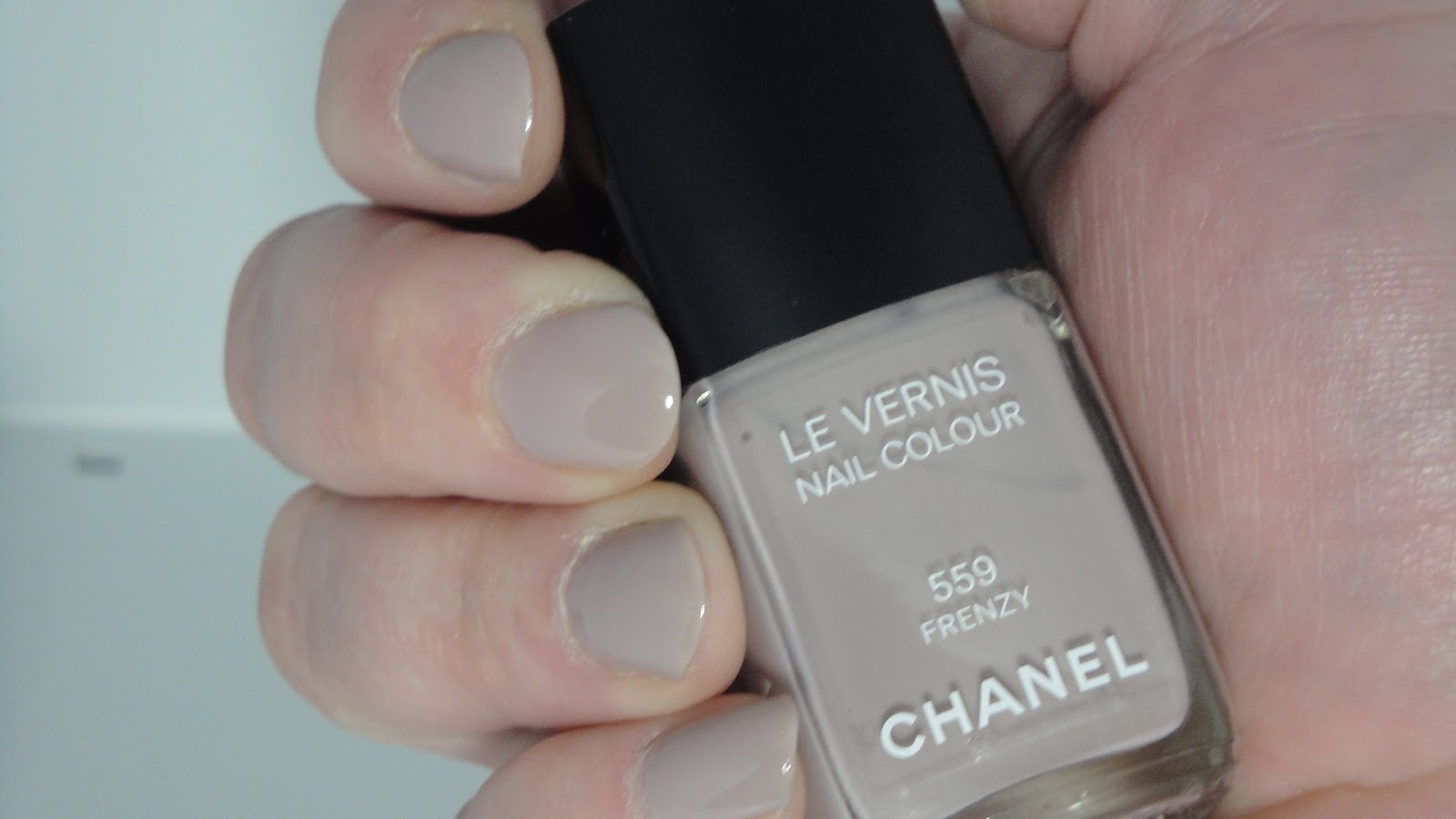 Jayded Dreaming Beauty Blog 559 Frenzy Chanel Le Vernis Nail Colour Swatches And Review