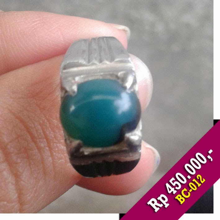 asal batu bacan hitam}