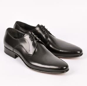 Black-Derby-Shoes-هل تعرف ما هو السبب في اختراع الاحذية .الحذاء حذاء تعرف على هذا القصة الغريبة