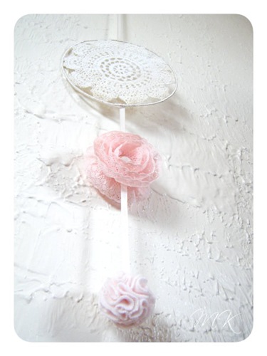 Doily Mobile 27