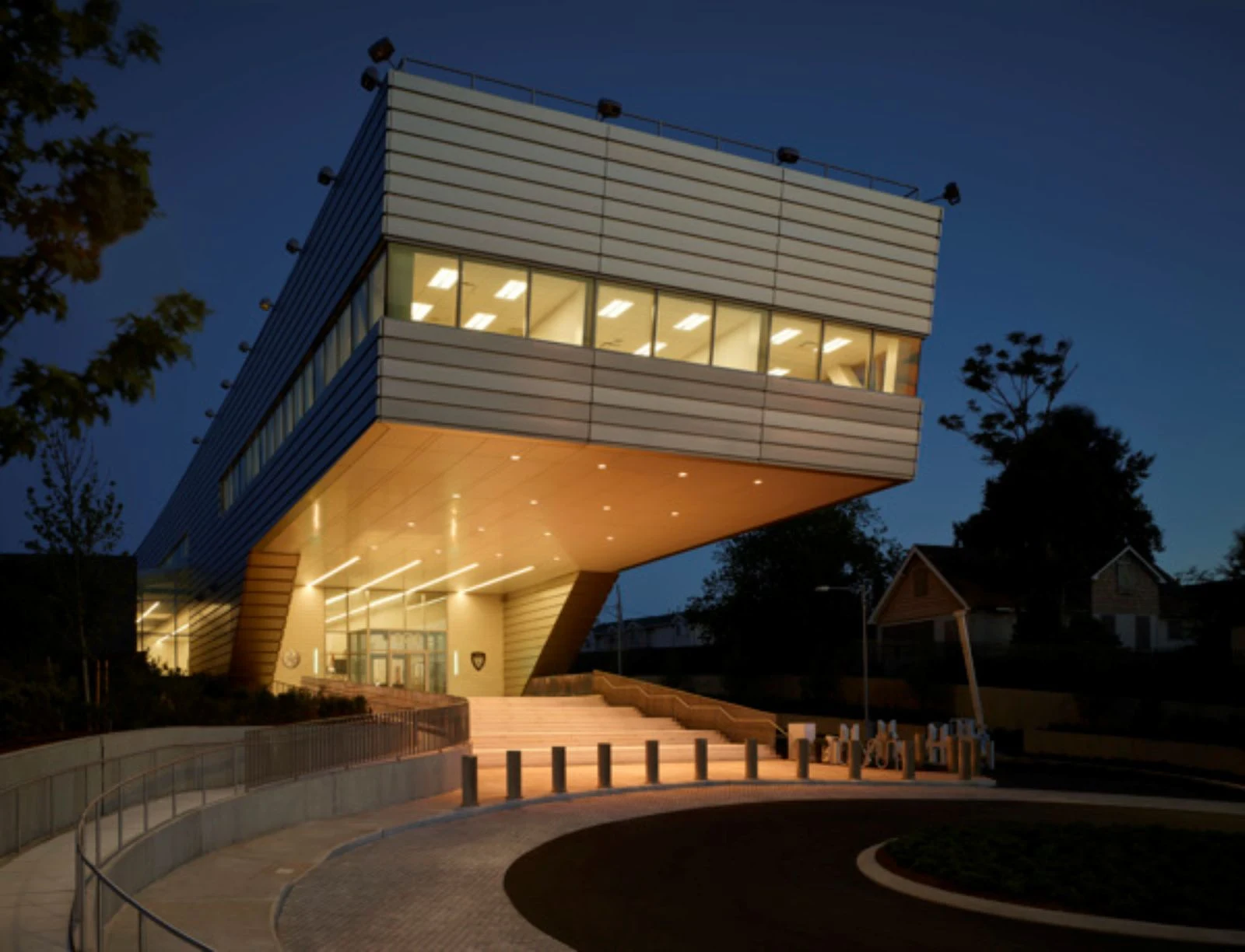 121st Police Precinct Station House by Rafael Vinoly