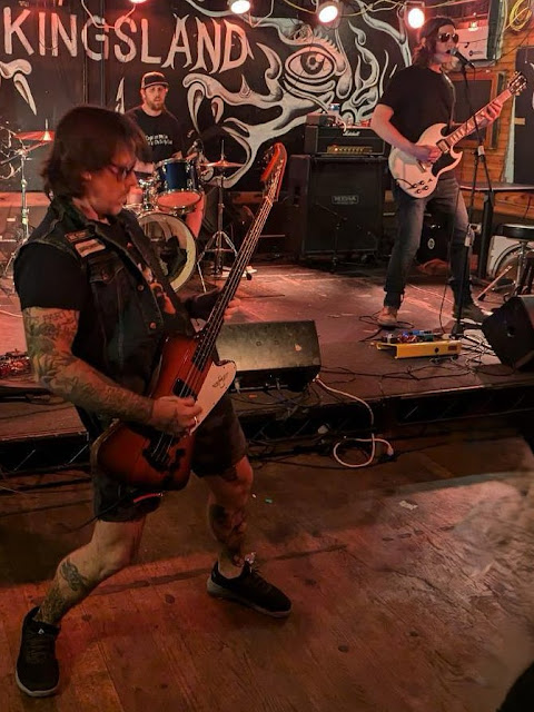 Mag Electric at the Kingsland on August 1 (photograph by Mandy Guagenti) Mag Electric at the Kingsland on August 1 (photograph by Mandy Guagenti)