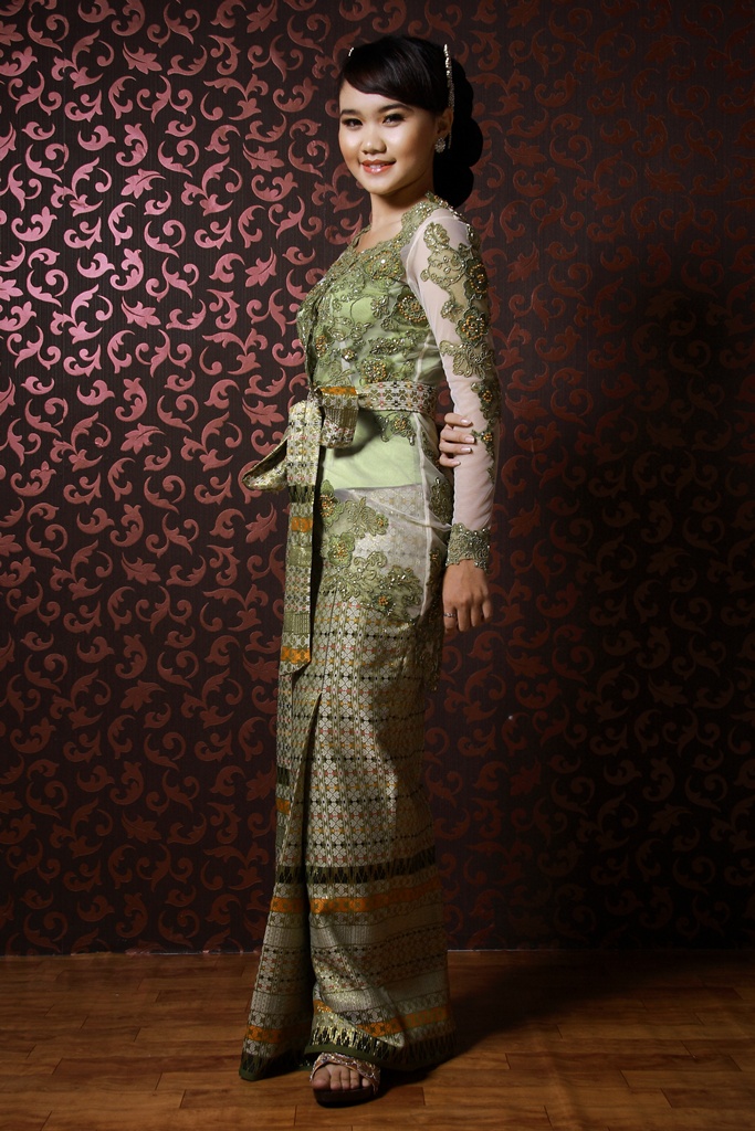 Amelie ButiKebaya Kebaya Hijau  model Bali